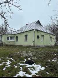 Продам будинок в центрі села Озерна