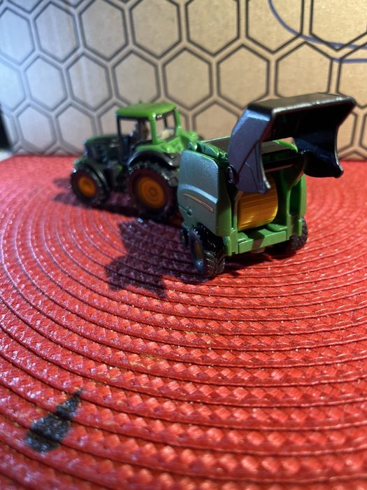 Traktor plus prasa Siku John Deere 7530 plus 990