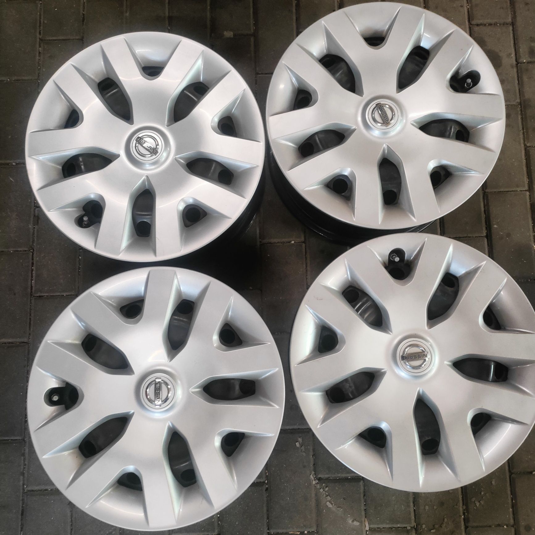 Komplet felg stalowych Nissan Qashqai z kołpakami TPMS 16"5x114,3