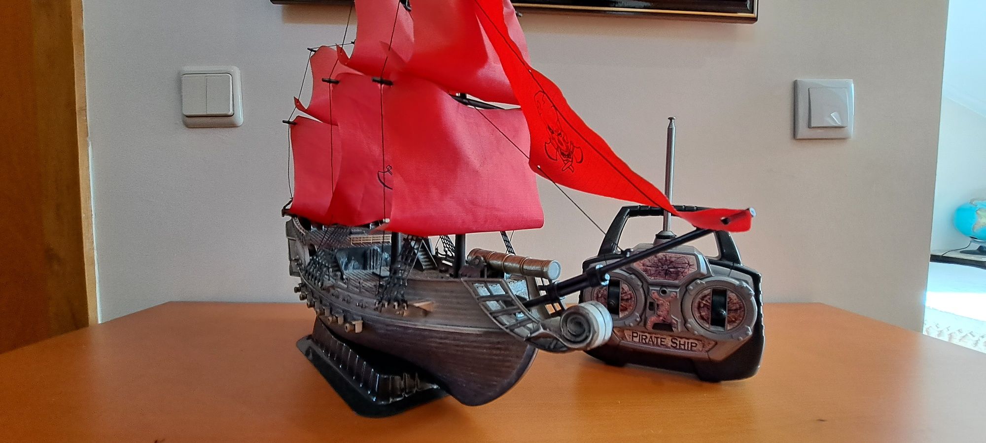 Barco pirata com telecomando