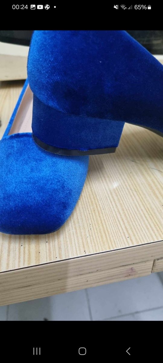 Sapatos novos de senhora
