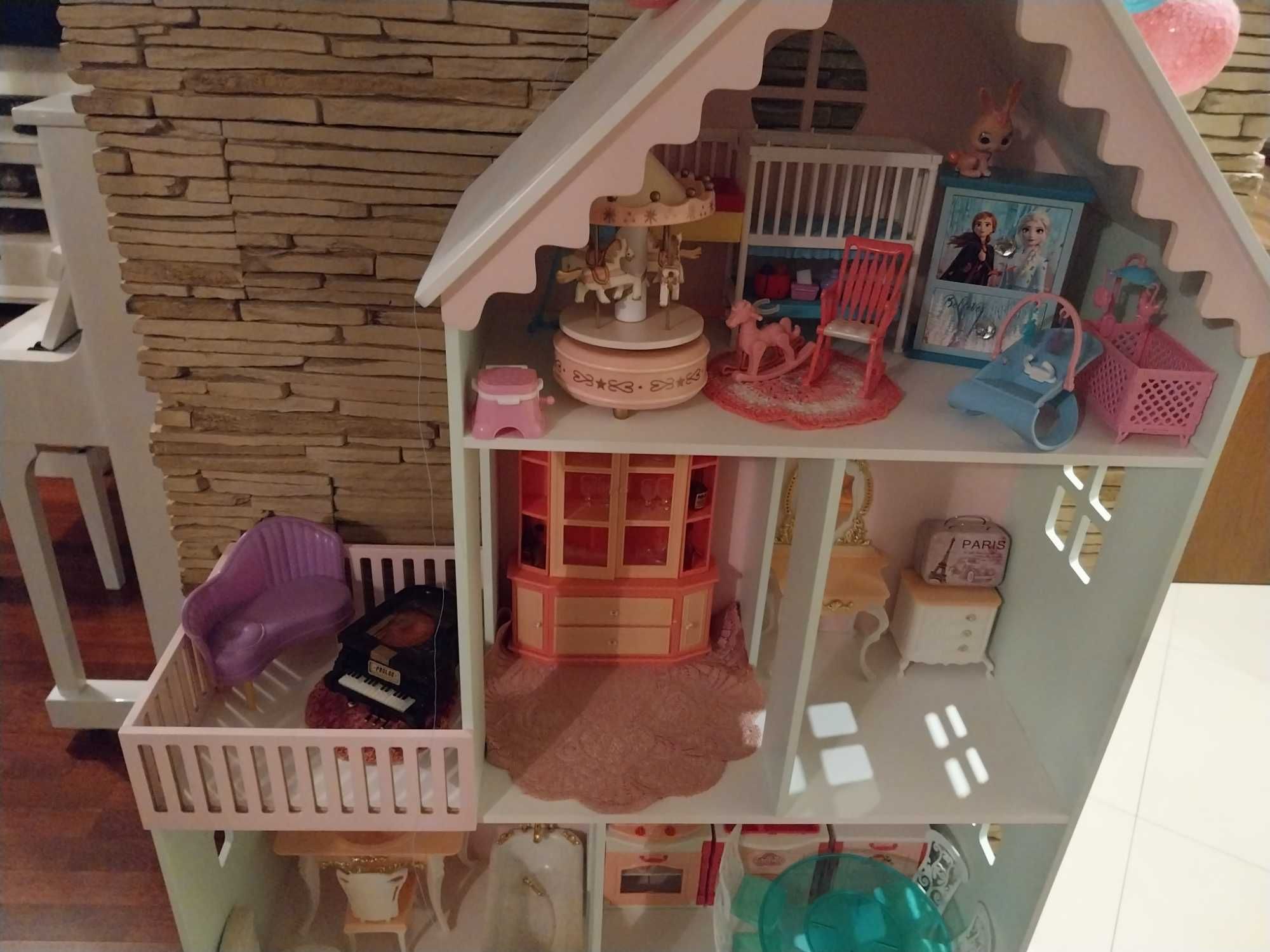 Drewniany domek dla lalek Barbie z wyposażeniem
