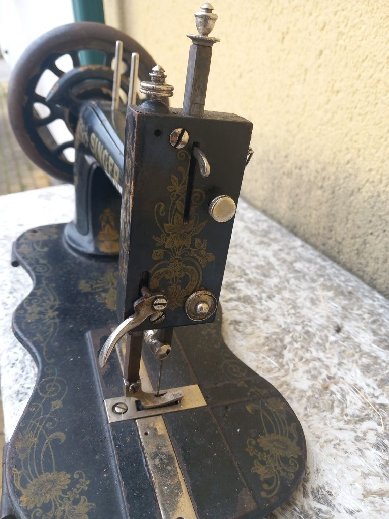 Maquina costura Singer antiga