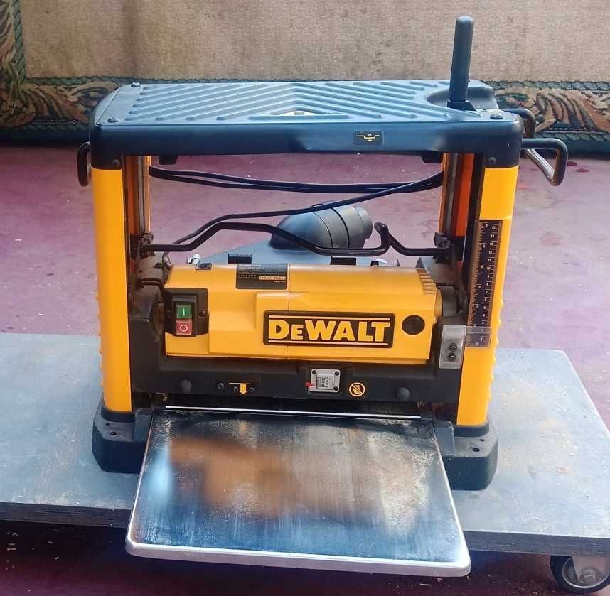 Plaina Desengrossadora DeWalt DW733
