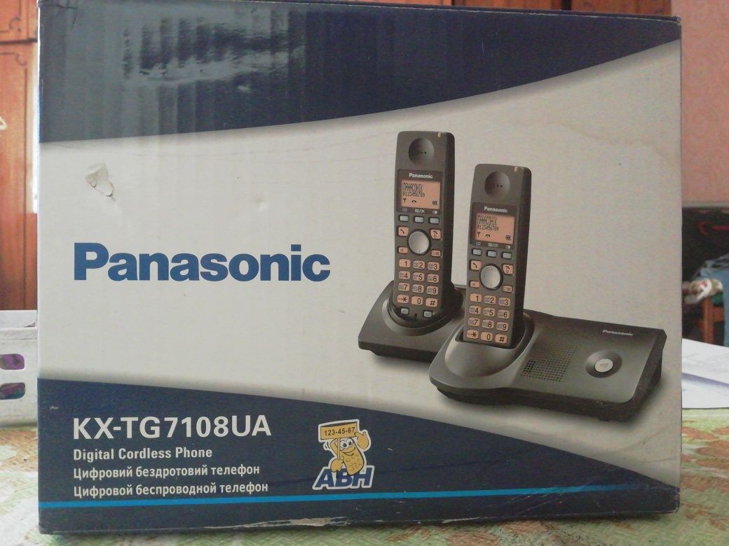 Радиотелефон Panasonic KX-TG7108UA