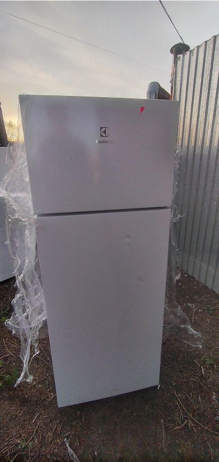 Холодильник  155 см