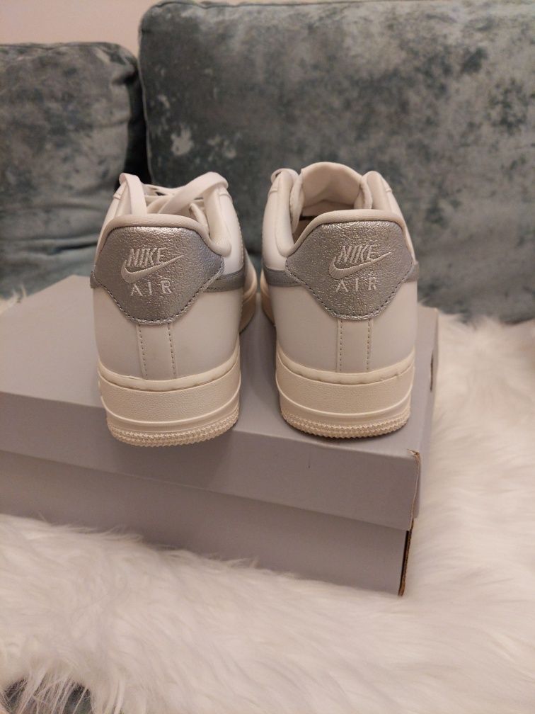 Nike air force 40,5 оригинал белые кроссовки