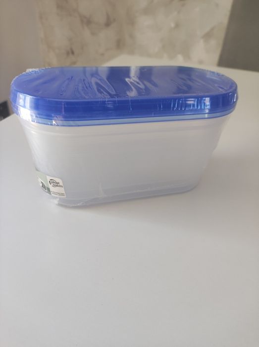 Zestaw trzech pojemników plastikowych