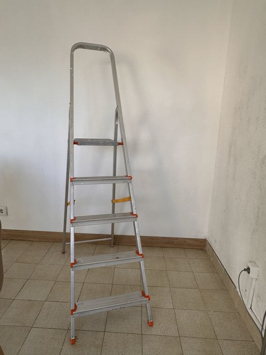 Escadote de aluminio  5 degraus