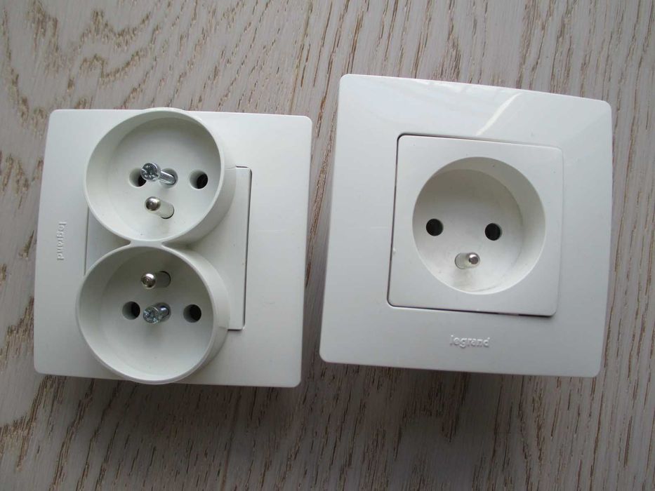 zestaw Legrand - wyłączniki i gniazda