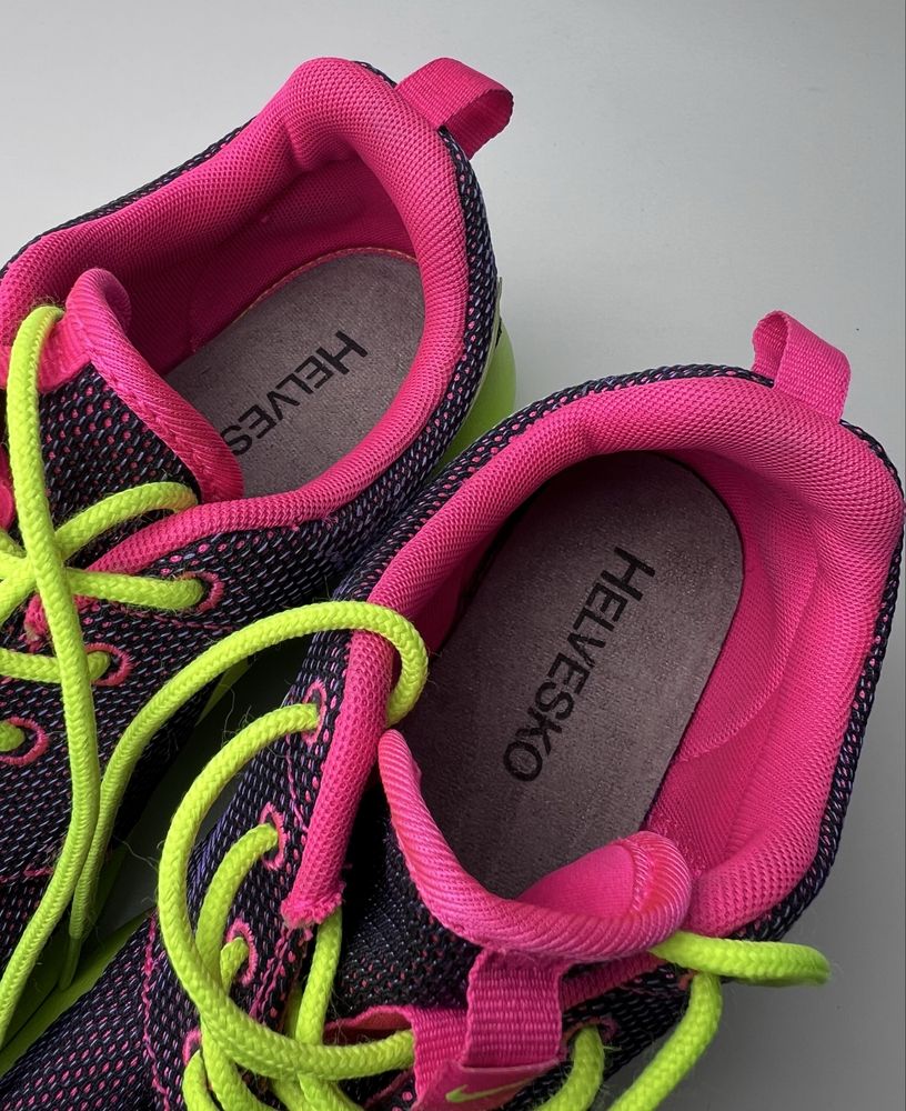 38р. Легкі літні кросівки Nike Roshe Run