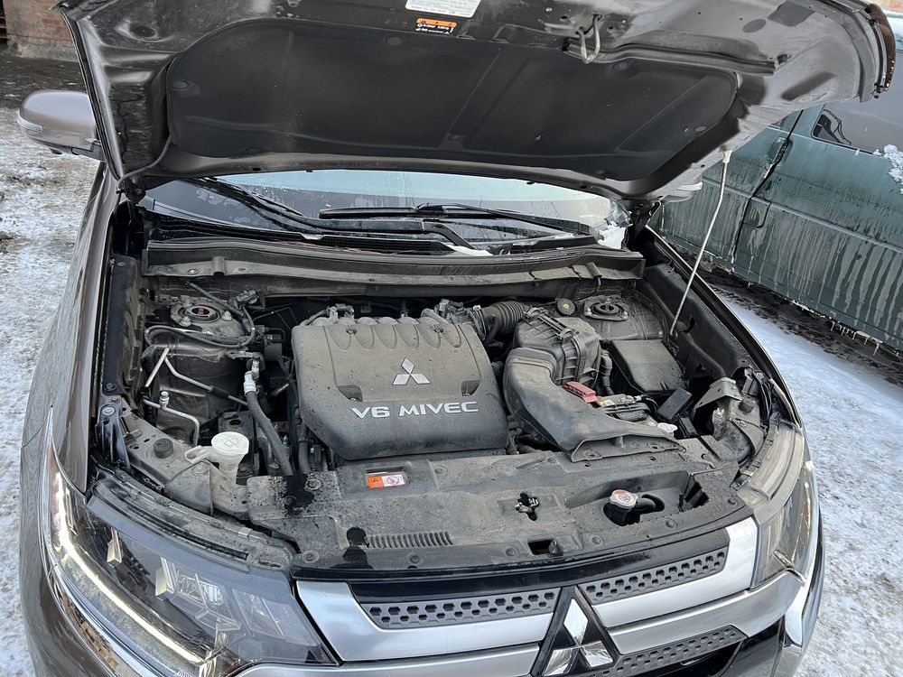 Двигун Mitsubishi Outlander 3.0  6B31  GT