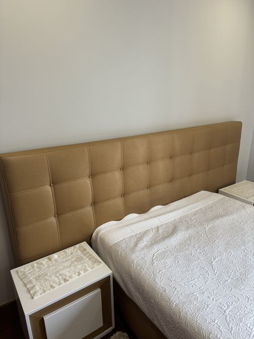 Sommier + 2 mesinhas + comoda