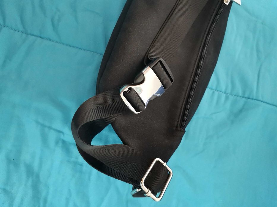 Bolsa de cintura Bershka nova