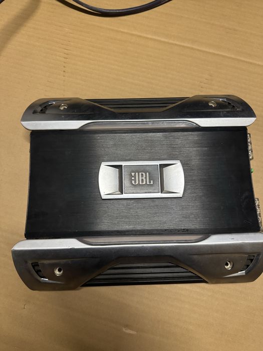 Продам сабвуфер с усилителем JBL