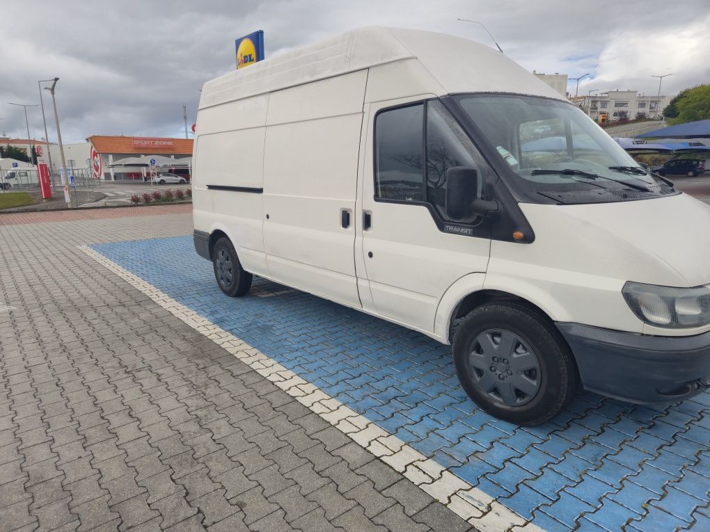 Ford transit... carro muinto boa