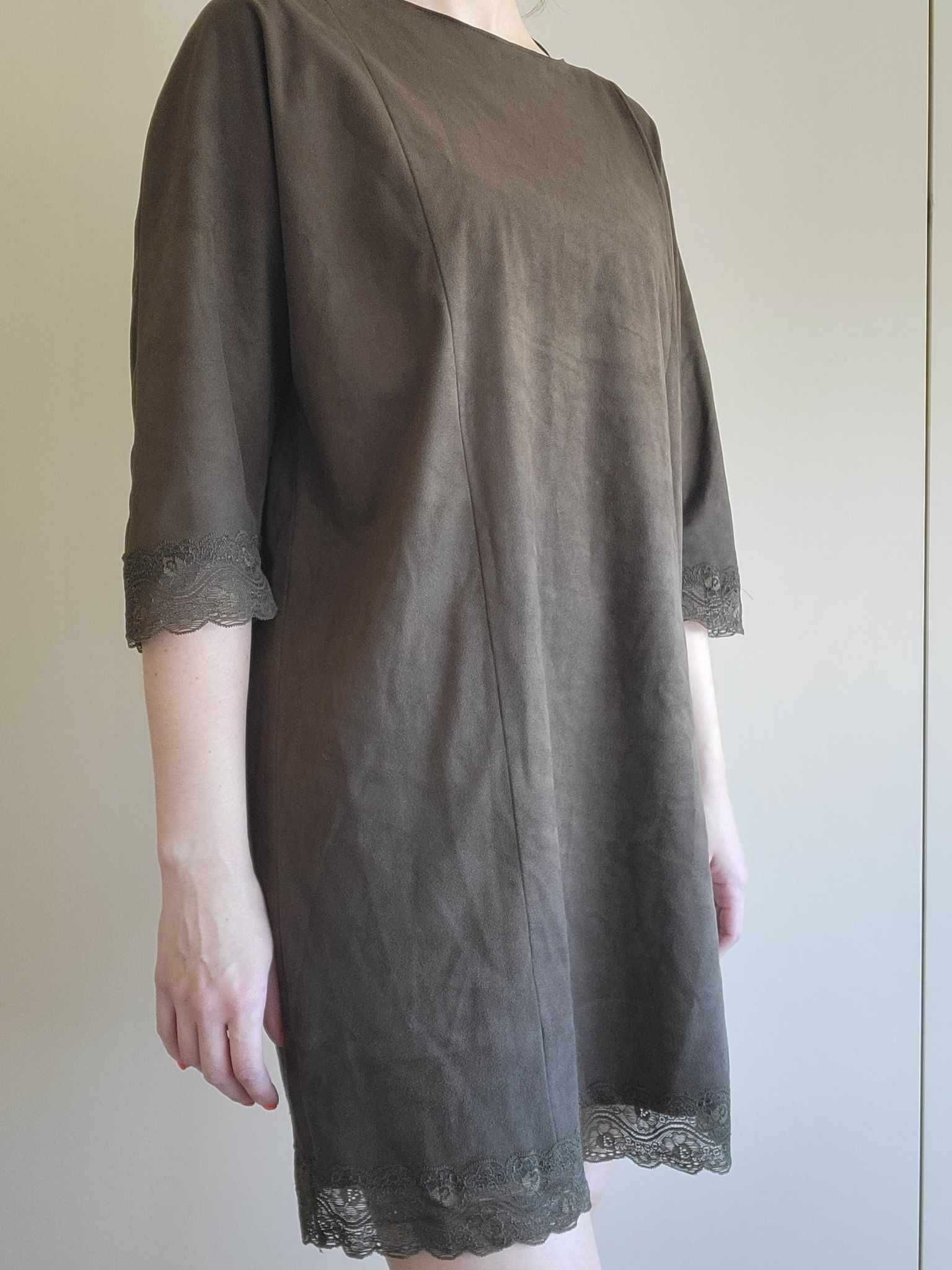Vestido Camurça Verde Tropa com Renda - ZARA