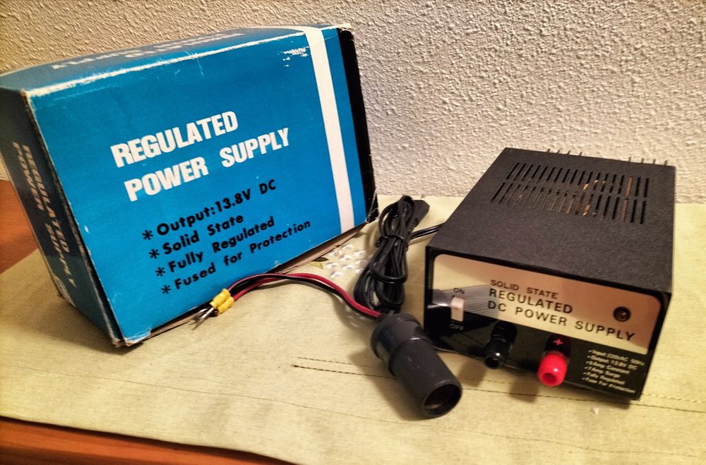 Regulated power supply output 13.8 V DC64563861222402121