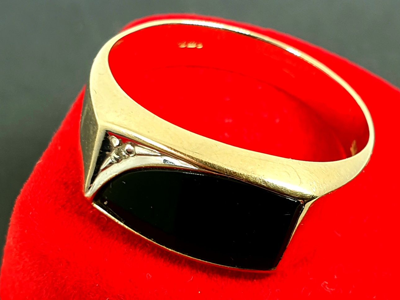 Złoto złoty sygnet pierścionek z brylantem 3.2g