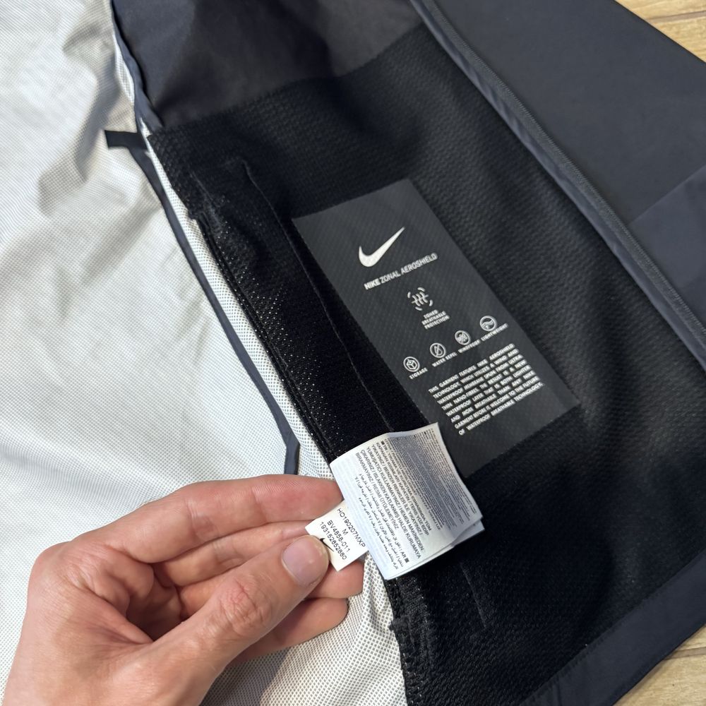 чоловіча спороивна вітровка Nike zonal M оригінал