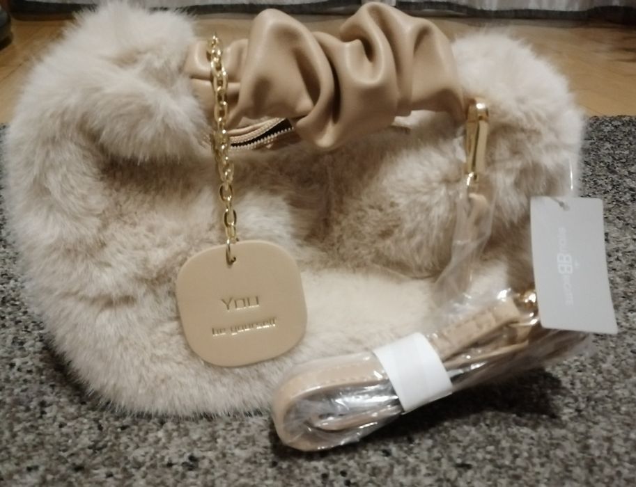 Mala Nova 'Bijou Brigitte'