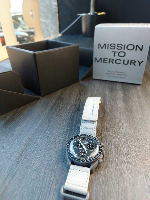 Omega x Swatch SO33A100 Merkury：Bioceramika Srebrna