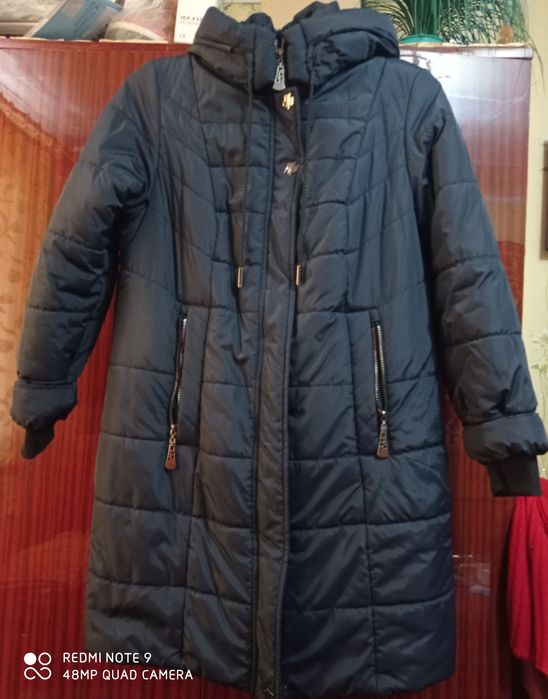 Продам жіночу куртку темно-синього кольору (зима)