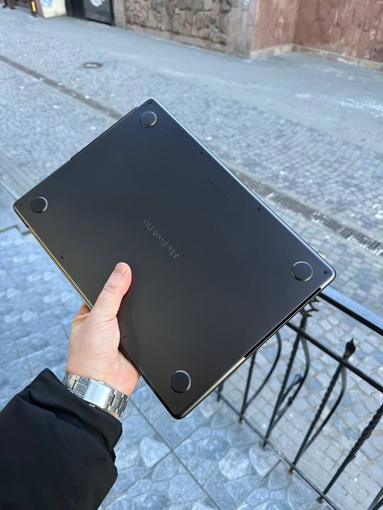 Apple MacBook Pro 14.2" M3 Pro 18ram 512ssd Space Black MRX33 100%акум