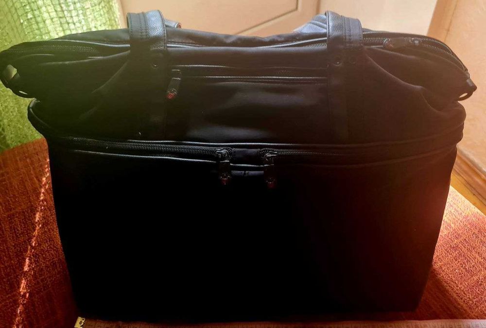 Сумка черная водонепроницаемая привезена из Австралии