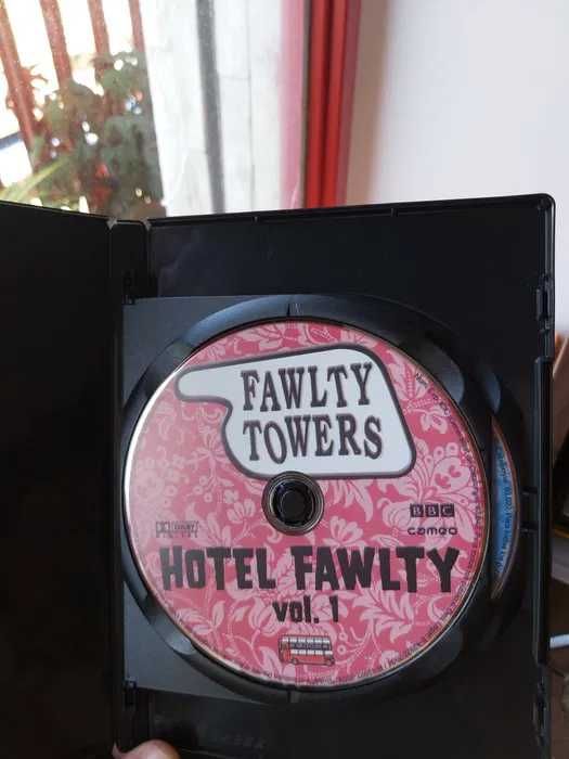 3 DVDs Série TV "FAWLTY TOWERS" de John Cleese