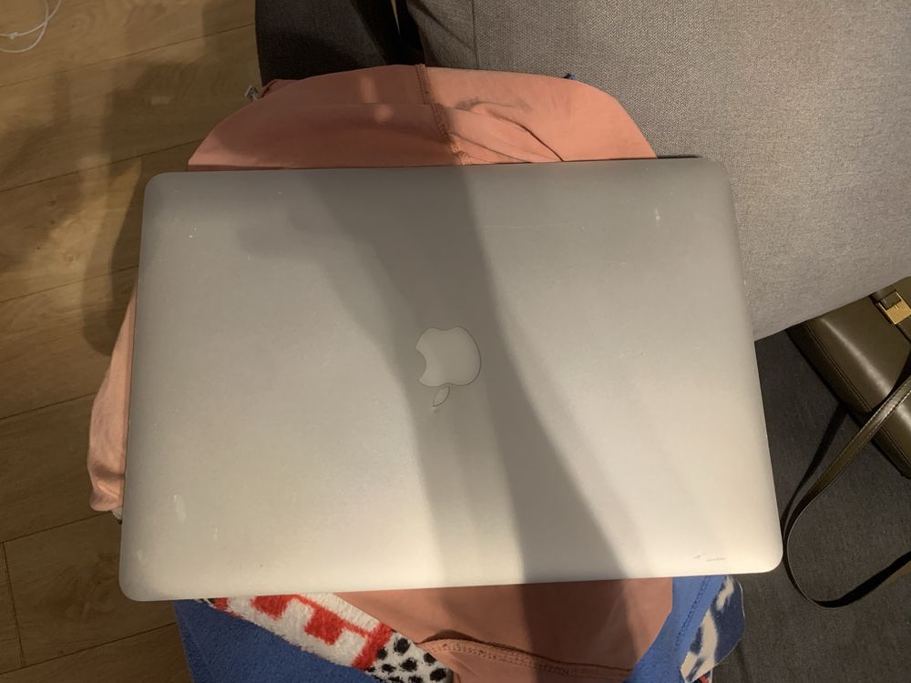 Macbook pro 15 (2015) 16gb ram super stan