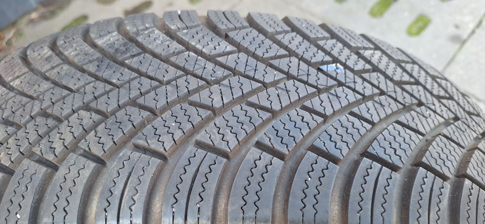 2 opony zimowe 215x70x16 Nexen