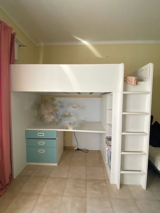 Cama alta, branco com secretária com prateleiras, 90x200cm