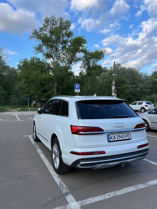 Audi Q7.Quattro Білого кольору кросовер