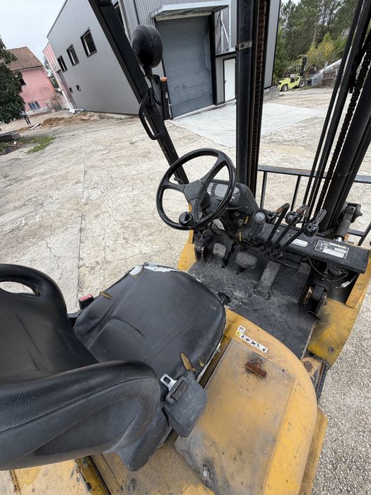 Empilhador CAT 2.0t gasóleo