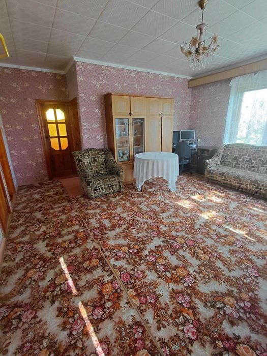 Капітальний будинок з приватизованою земельною ділянкою 10 соток!