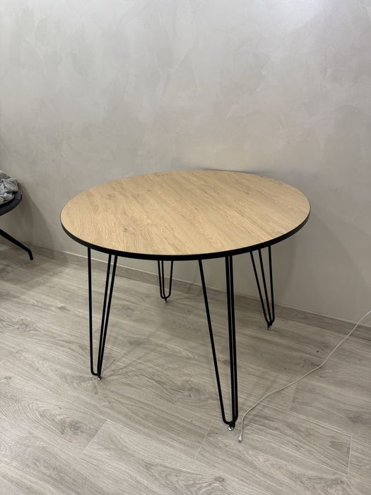 Стіл круглий