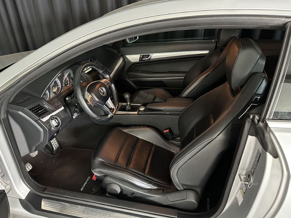 Mercedes-Benz E 220 CDi Avantgarde BlueEfficiency