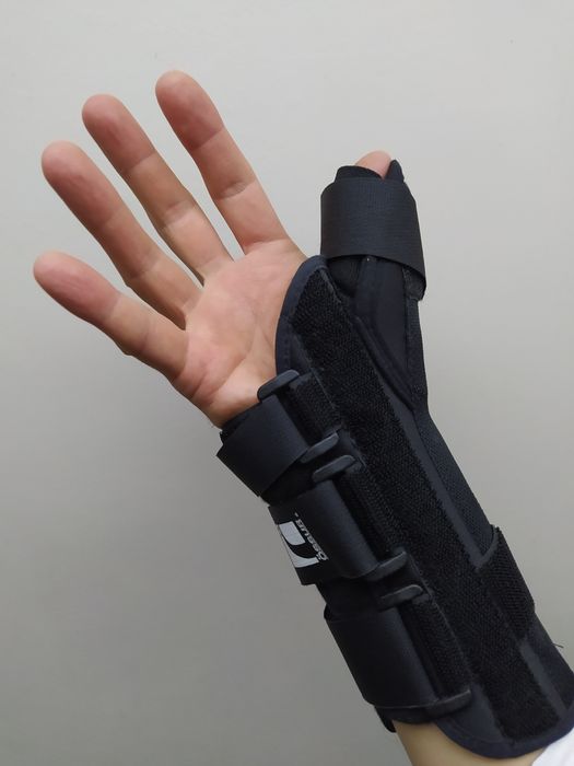Stabilizator orteza prawego kciuka sprzęt medyczny Ossur medium