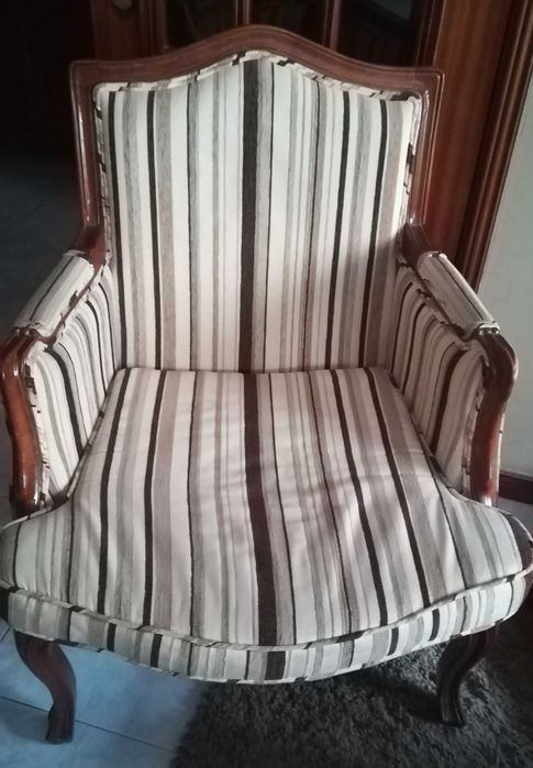 Cadeirão clássico cerejeira. Novo preço