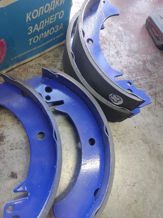 Продам задні гальмівні колодки на автомобіль ВАЗ 2101-2107