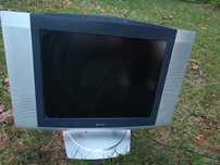 Telewizor LCD marki Funai, model LCD-A2004.