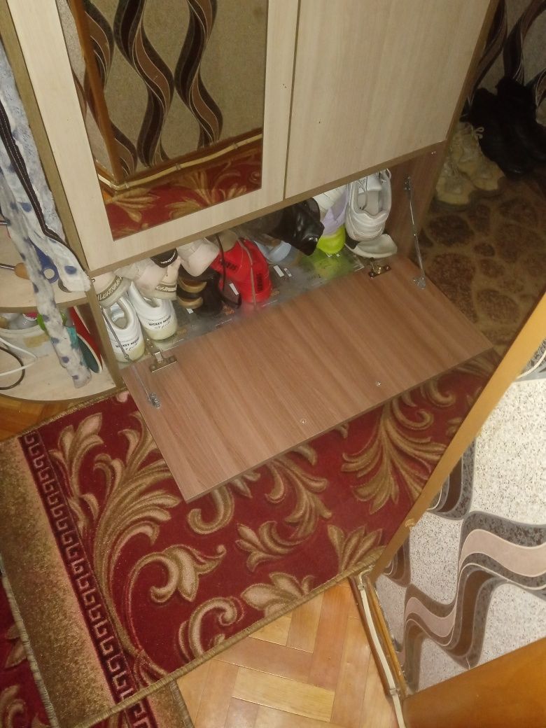Продам шафу в прихожу для речей