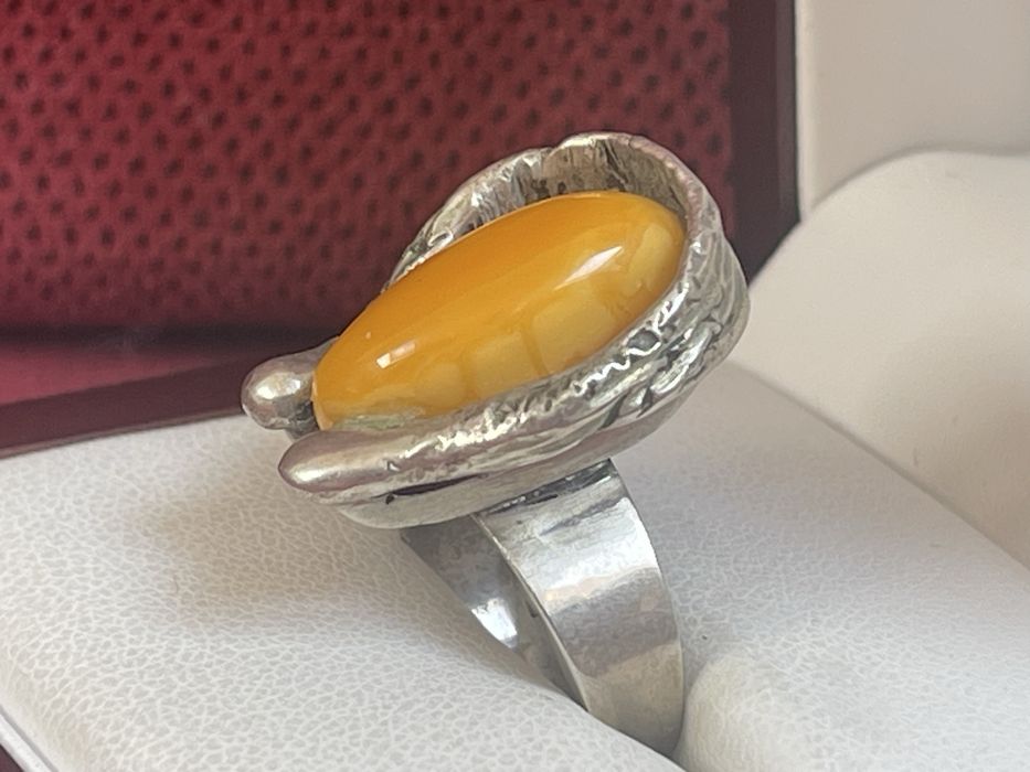 Metaloplastyka Stary Srebrny Polski Pierścionek z Bursztynem z Prl