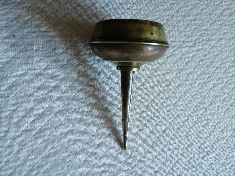 Almentolia antiga em latão