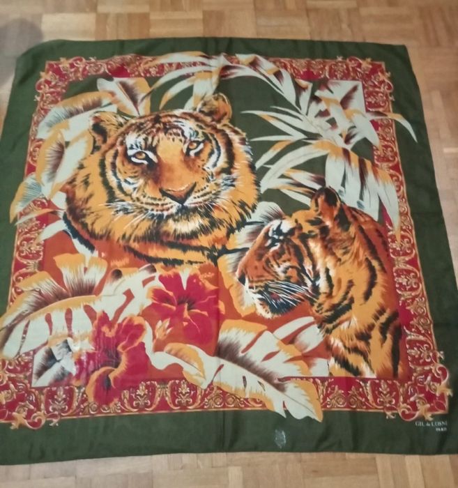 Lenços quadrados decorativos