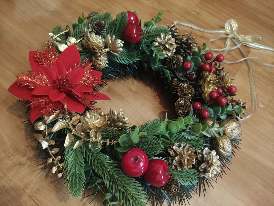 Świąteczny zimowy wianek na drzwi dekoracja stroik święta