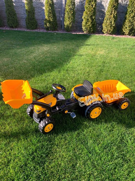 Трактор на педалях