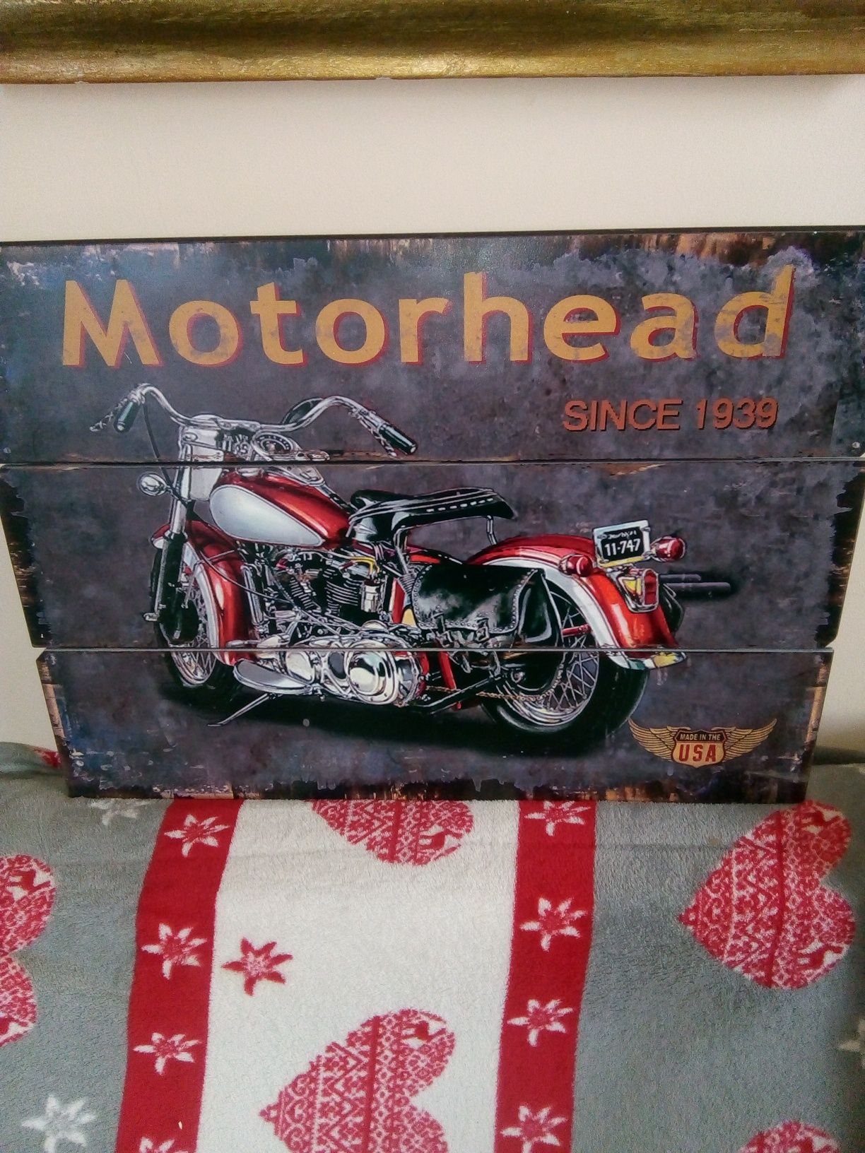 Świetny drewniany szyld zespołu Motorhead