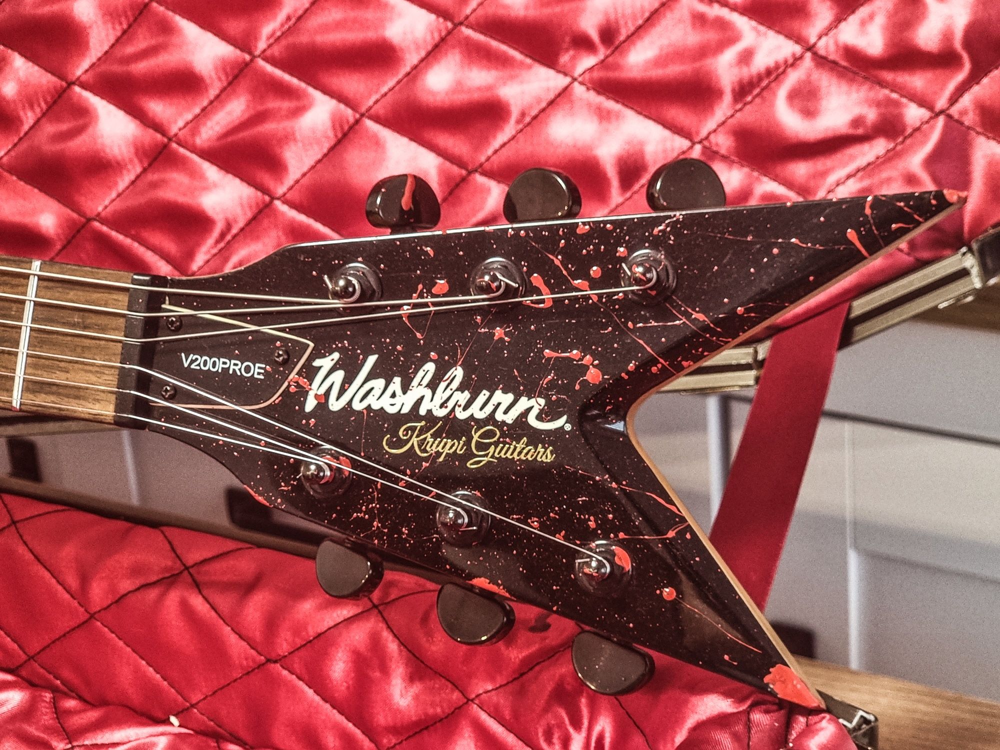 Washburn V 200 PROE Custom Belfegor Blood Splatter EMG gitara elektycz